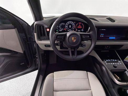 Certified 2026 Porsche Cayenne AWD/4WD image 18