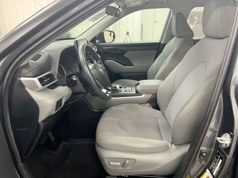 Used 2020 Toyota Highlander L AWD/4WD image 19