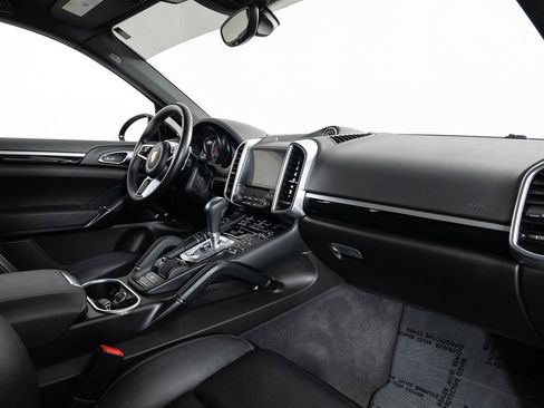 Used 2017 Porsche Cayenne S image 27