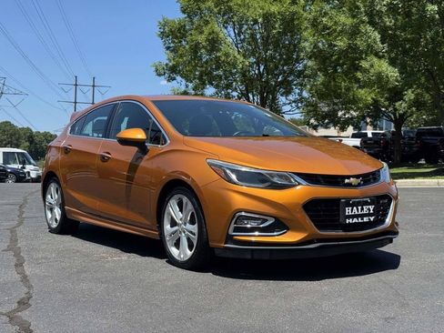 Used 2017 Chevrolet Cruze Premier FWD image 2