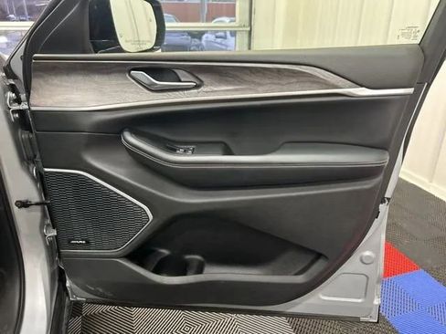 Used 2023 Jeep Grand Cherokee 4WD 4xe image 18