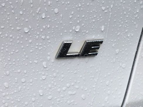 Used 2019 Toyota RAV4 LE image 12