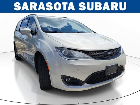 Used 2020 Chrysler Pacifica Touring-L w/ Advanced Safetytec Group FWD image 1