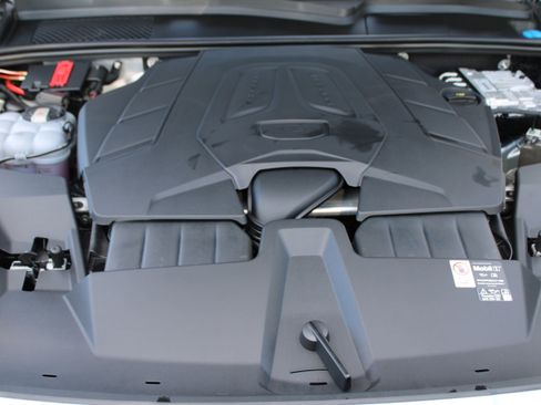 Certified 2025 Porsche Cayenne image 35