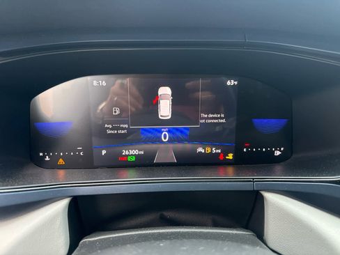 Used 2023 Volkswagen Taos SE w/ Panoramic Sunroof Package image 9