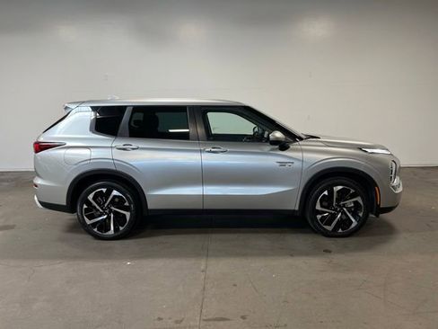 Used 2023 Mitsubishi Outlander SE AWD/4WD image 2