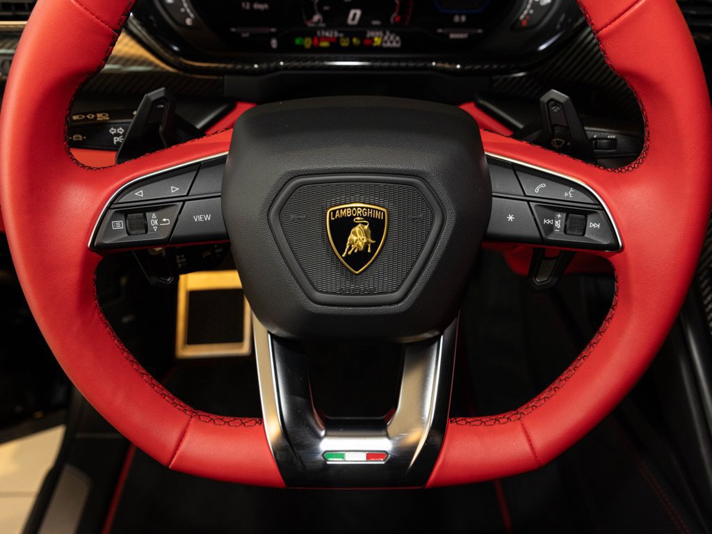 Used 2022 Lamborghini Urus AWD/4WD image 30