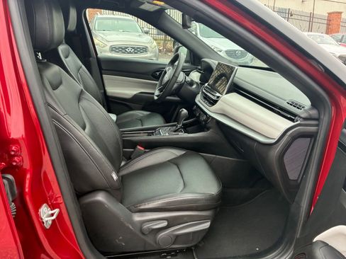 Used 2025 Jeep Compass Limited image 31