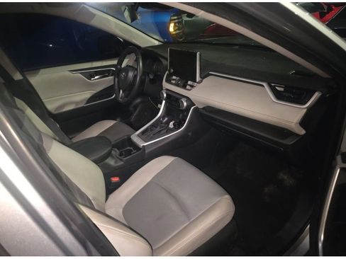 Used 2023 Toyota RAV4 XLE Premium image 28