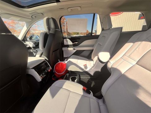 New 2026 Lincoln Aviator Reserve image 13