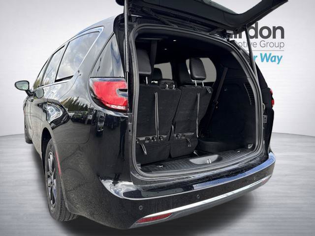 Used 2025 Chrysler Pacifica Select FWD image 15