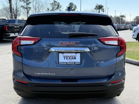 Used 2024 GMC Terrain SLE image 6