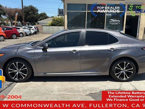 Used 2018 Toyota Camry SE FWD image 14