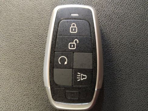 Used 2018 Chevrolet Equinox LS image 32