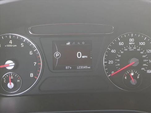 Used 2017 Kia Sorento FWD image 11
