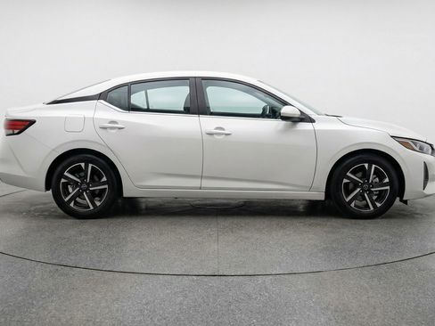 Used 2025 Nissan Sentra SV FWD image 11