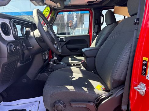 Used 2025 Jeep Wrangler Sport S image 11