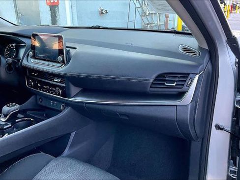 Certified 2025 Nissan Rogue SV image 17