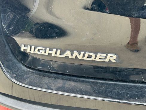 Used 2019 Toyota Highlander XLE FWD image 13