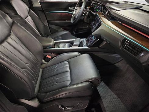 Used 2019 Audi e-tron Prestige w/ Prestige Package AWD/4WD image 22