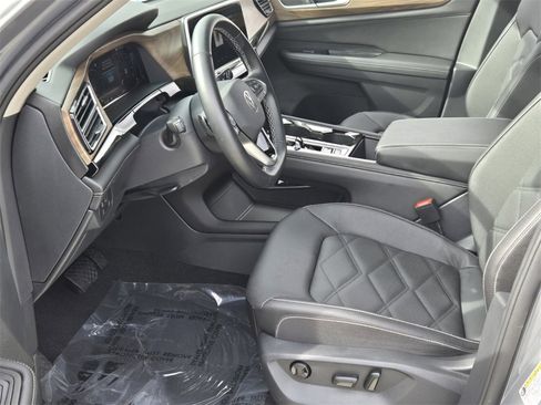 Certified 2025 Volkswagen Atlas SE w/ Panoramic Sunroof Package image 10