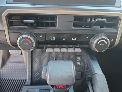 Certified 2025 Toyota Tacoma TRD Off-Road AWD/4WD image 25