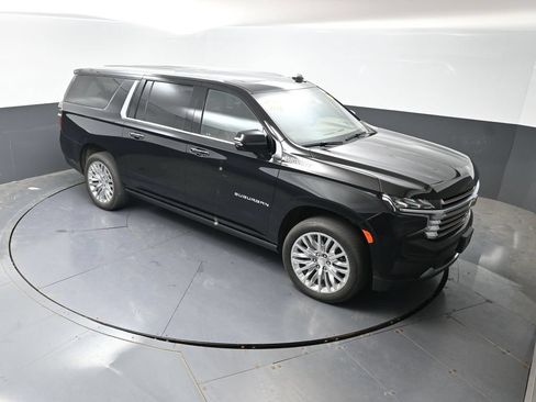 Used 2023 Chevrolet Suburban High Country AWD/4WD image 17