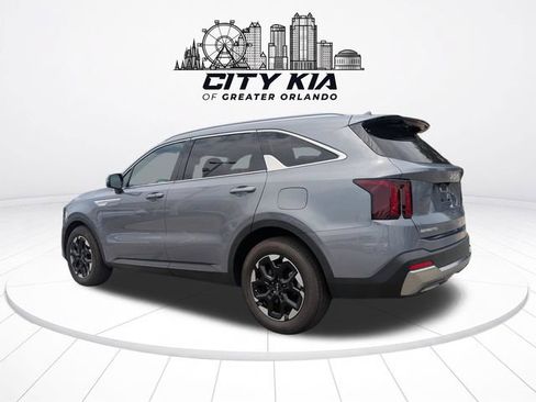 Certified 2024 Kia Sorento S FWD image 5