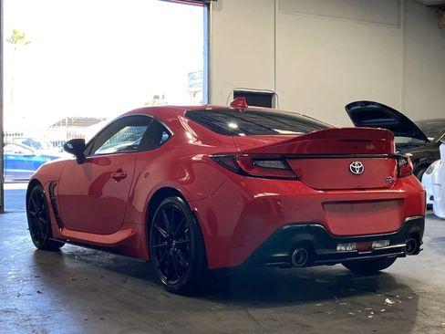 Used 2022 Toyota GR86 Premium image 2