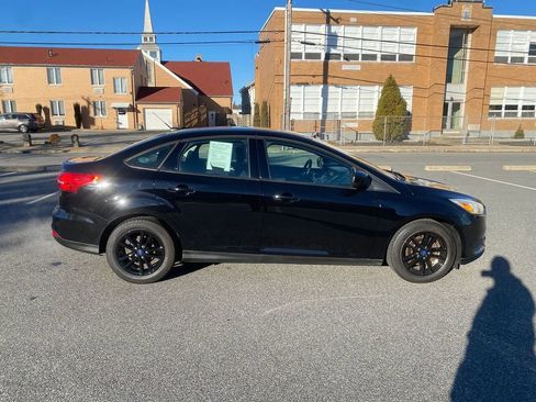 Used 2018 Ford Focus SE image 4