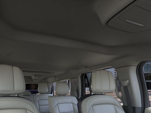 New 2026 Lincoln Navigator L Premier AWD/4WD image 22