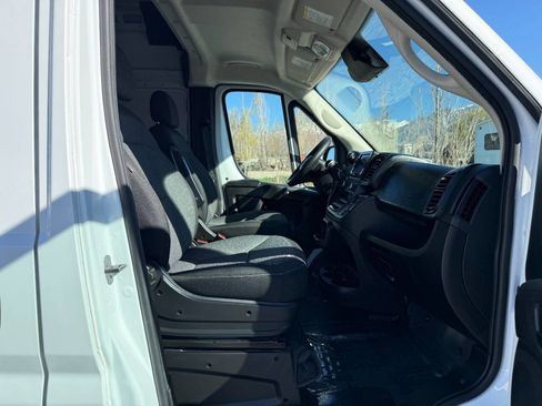Used 2025 RAM ProMaster 2500 w/ Convenience Group image 17