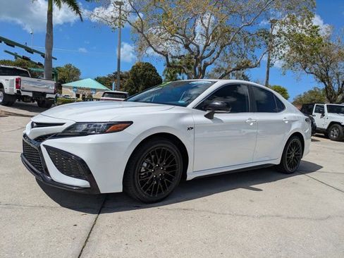 Used 2023 Toyota Camry SE image 7