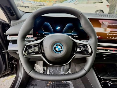 New 2026 BMW i5 eDrive40 w/ Premium Package RWD image 21