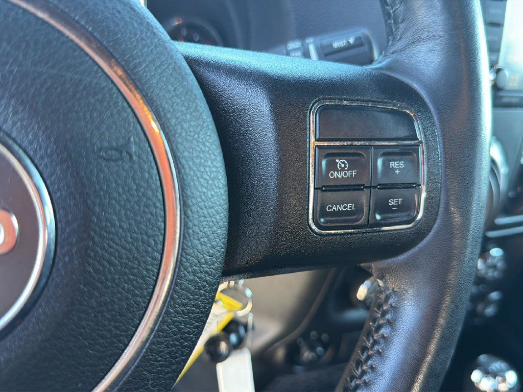 Used 2018 Jeep Wrangler Unlimited Sahara w/ Connectivity Group AWD/4WD image 19