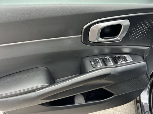 Used 2025 Kia Sorento S FWD image 13