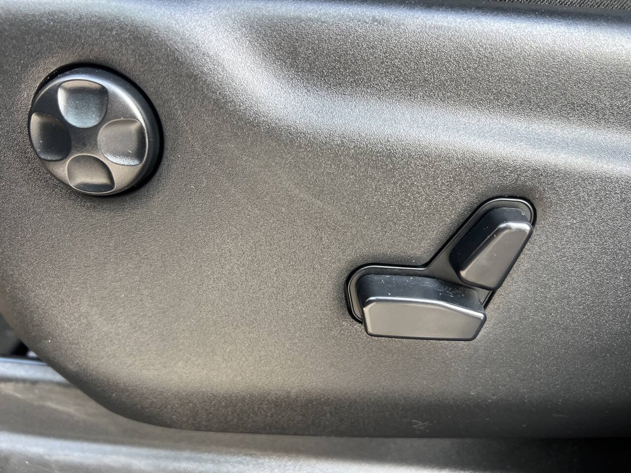 Used 2018 Jeep Grand Cherokee Limited AWD/4WD image 11