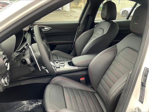 New 2025 Alfa Romeo Giulia AWD w/ Driving Assist Package image 8