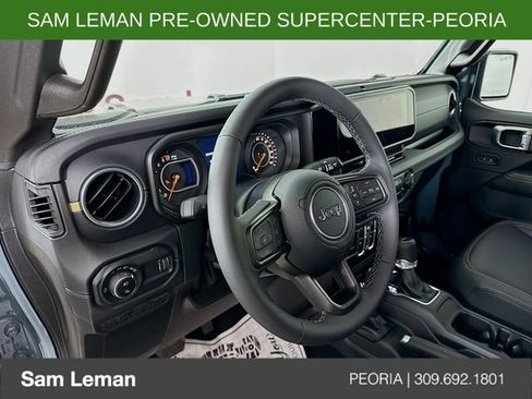 Used 2025 Jeep Gladiator Sport image 9