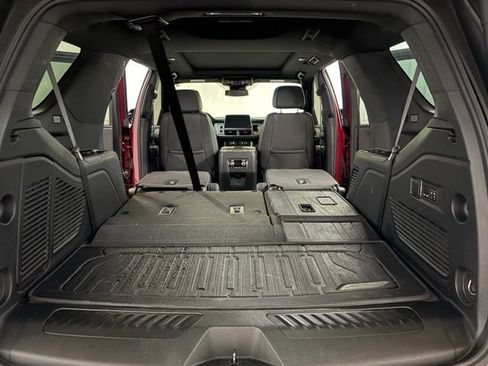 Used 2023 GMC Yukon SLT w/ SLT Premium Package AWD/4WD image 13