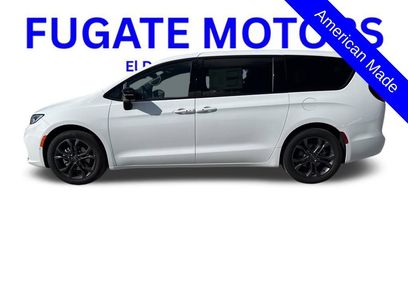 New 2026 Chrysler Pacifica Select