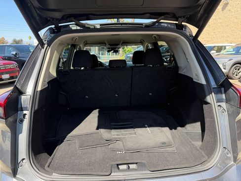 Used 2025 Nissan Rogue SV FWD image 32