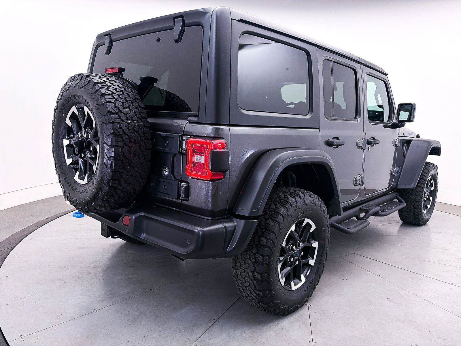 Used 2024 Jeep Wrangler Unlimited Rubicon 4xe w/ Technology Group AWD/4WD image 2