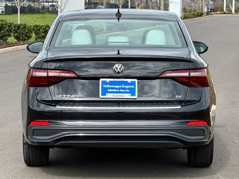 Used 2023 Volkswagen Jetta SE w/ Panoramic Sunroof Package image 4