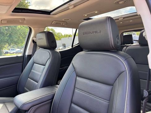 Used 2023 GMC Acadia Denali w/ Denali Technology Package AWD/4WD image 5