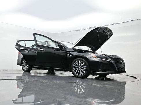 Used 2024 Nissan Altima 2.5 SV image 28
