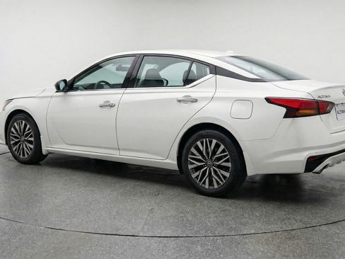 Used 2025 Nissan Altima 2.5 SV FWD image 6