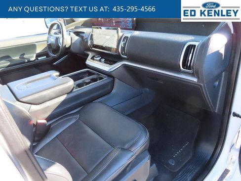 Used 2025 Ford Expedition Platinum AWD/4WD image 31