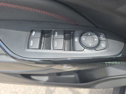 Used 2024 Chevrolet Trax RS w/ Sunroof Package FWD image 28