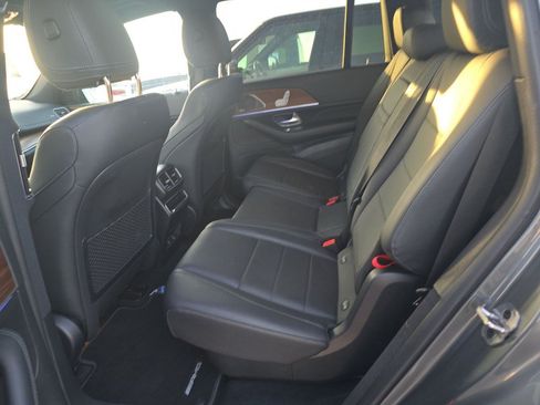 Used 2025 Mercedes-Benz GLS 450 4MATIC w/ AMG Line Exterior image 4
